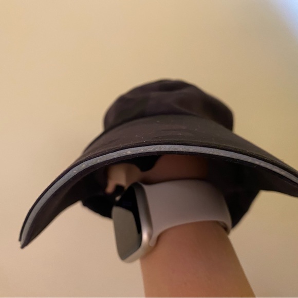 Lululemon hat - Picture 2 of 3